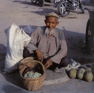 Händler auf dem Markt Kuqa; ibid., S. 50.