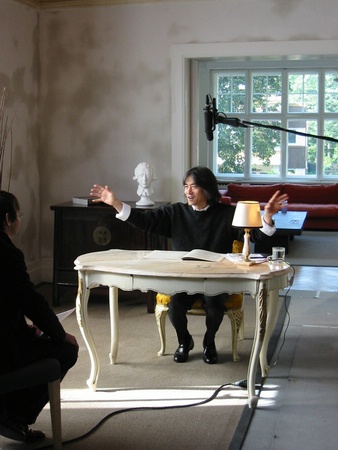 Dirigent Kent Nagano erläutert die Meisterwerke – Dreharbeiten - © Deutsche Welle