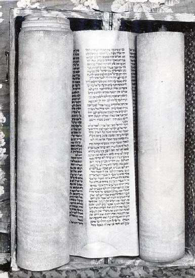 Torah Scroll from the Mullah Samuel Synagogue (ca. 1845-50) now Hariva School, Herat, Afghanistan - Courtesy Werner Herberg,1973 (www.museo-on.com)