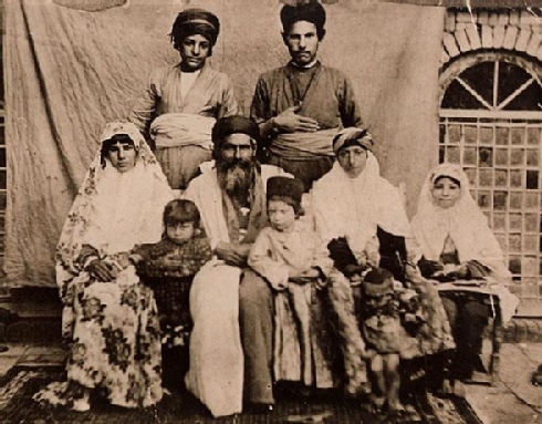 Fig. 13 Shoshani family, Hamadan, Iran, 1910s The Oster Visual Documentation Center, Beit Hatfutsot, courtesy of Eli Levi, Israel