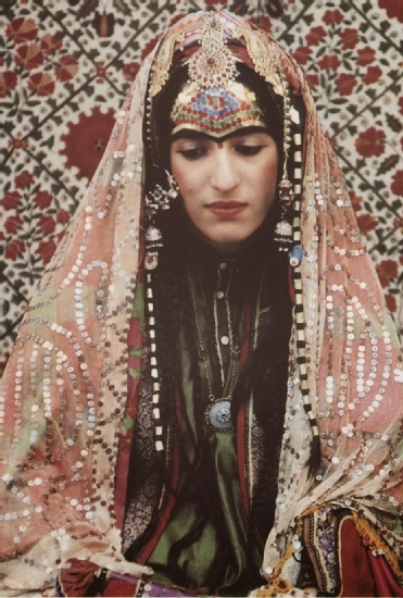 Fig. 30  Adornments of an Afghan Jewish  bride (reconstructed), Israel, 1997 - Israel Museum.